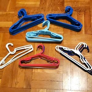 [Item 58] 46 small children hangers